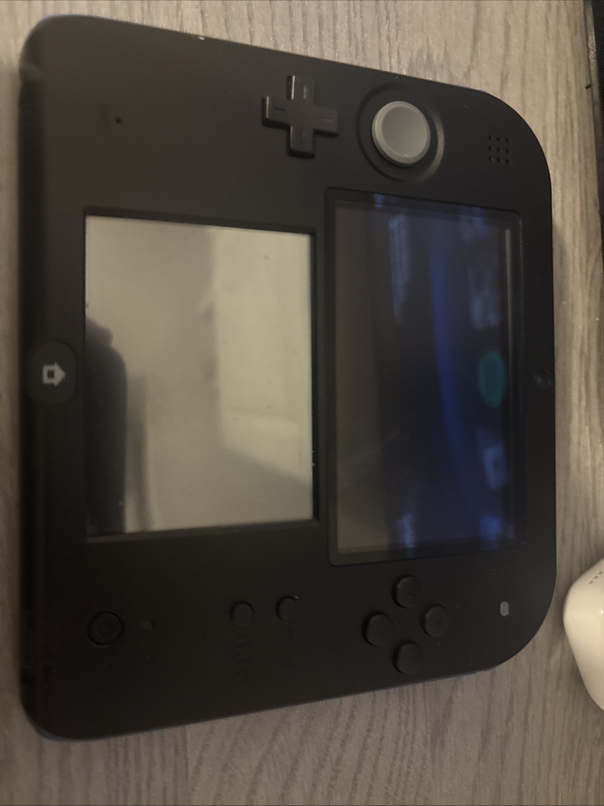 Nintendo 2ds + Charger + Games