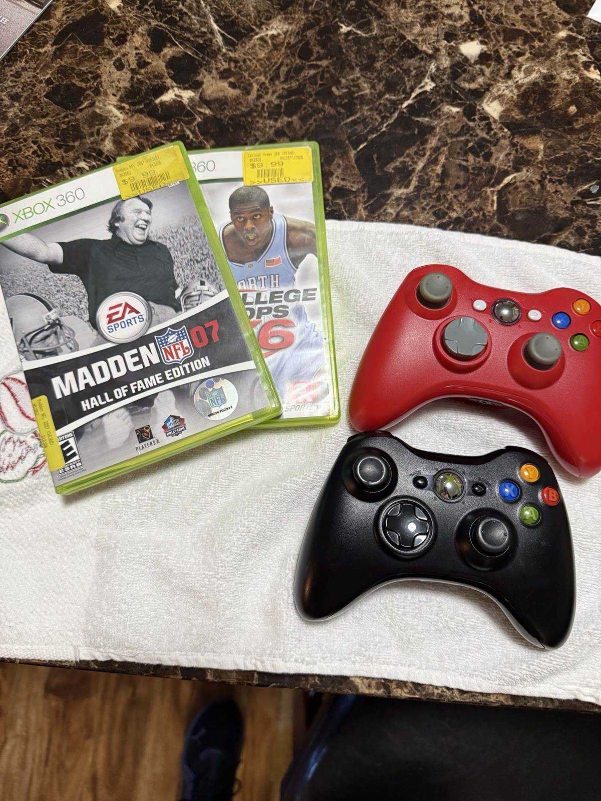 2 Xbox 360 Controllers + Madden 07/College hoops 2006
