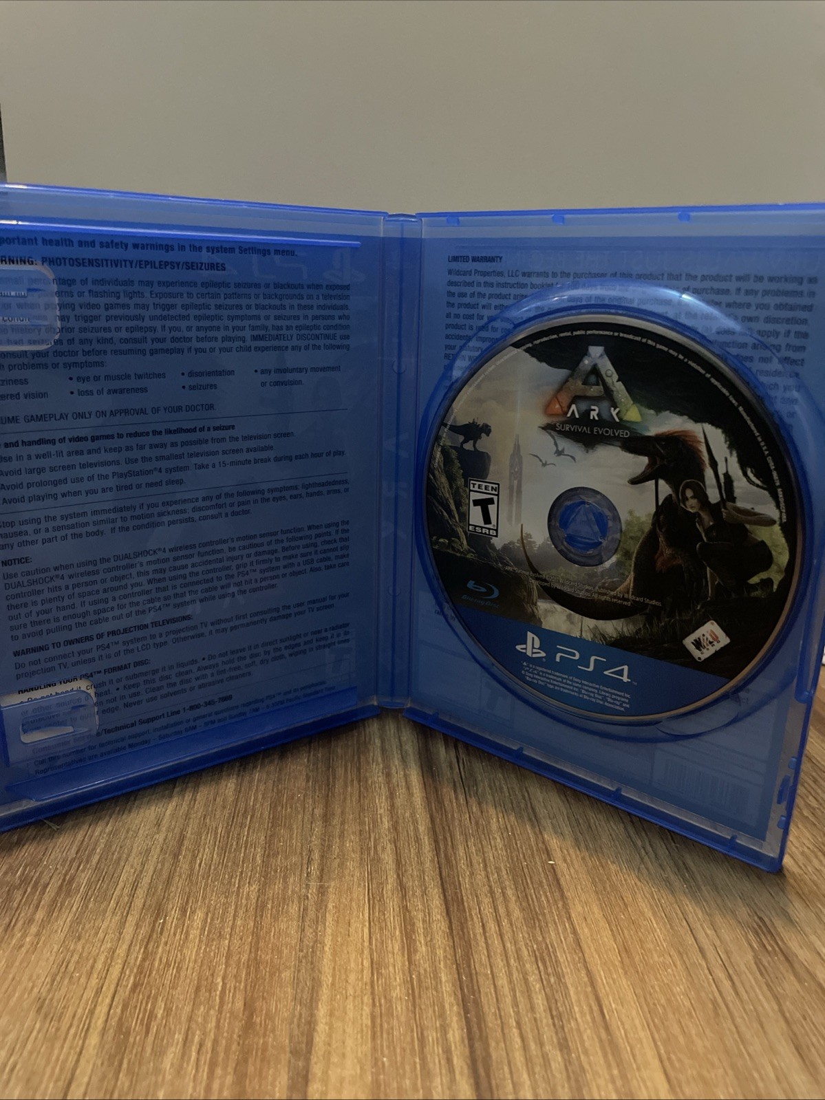 Studio Wildcard Ark: Survival Evolved (Sony PlayStation 4, 2017)