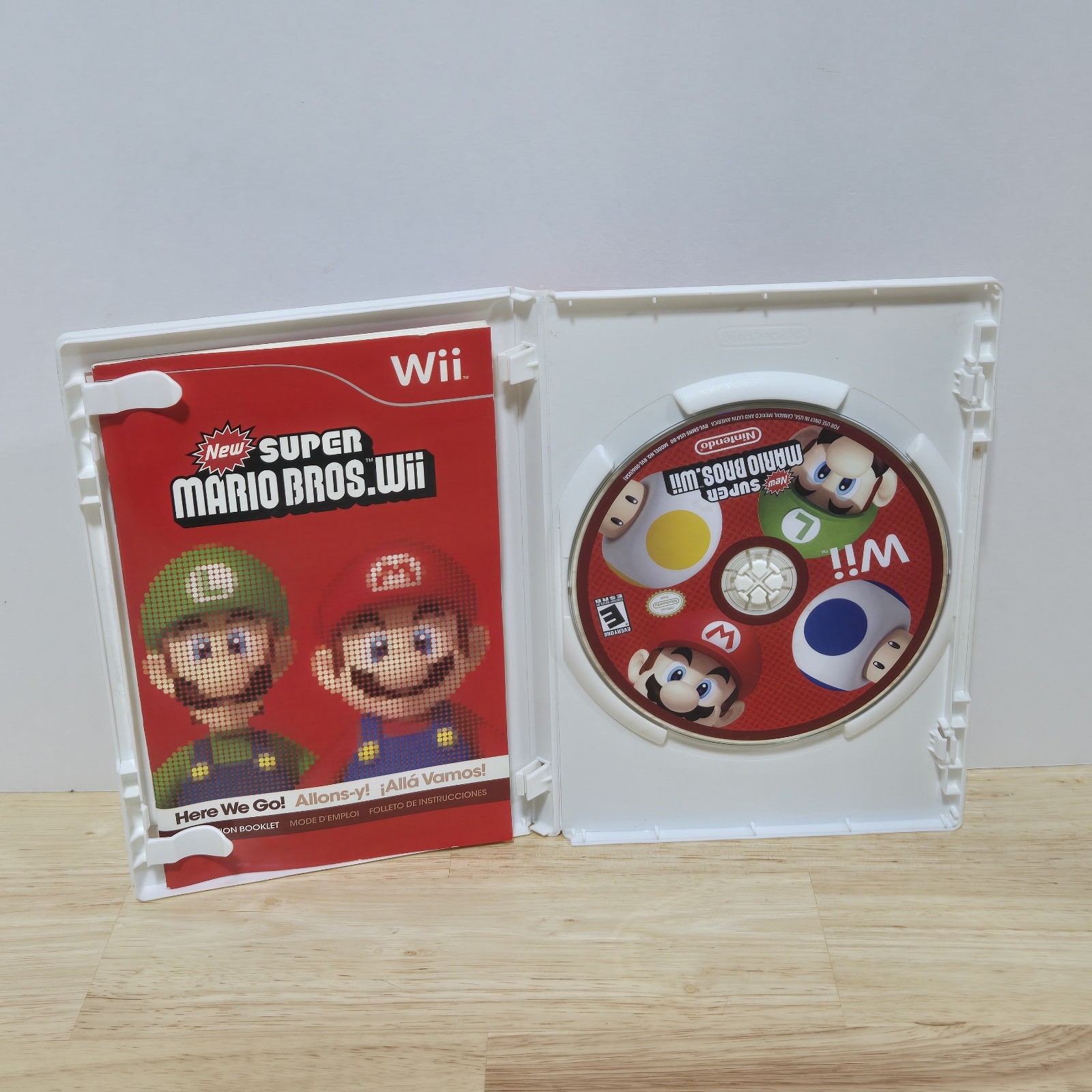 New Super Mario Bros. Wii (Nintendo Wii, 2009) Complete W/ Manual CIB