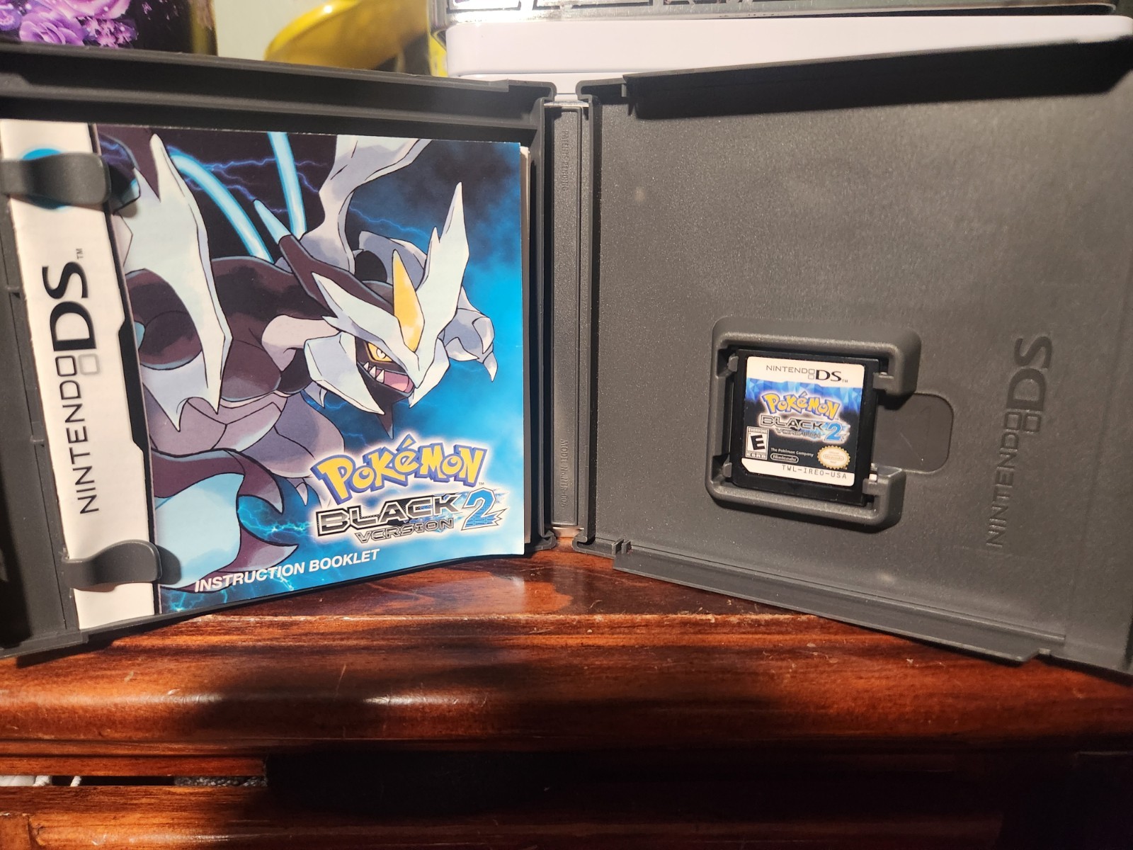 Combo, Pokémon Black & Black 2 Version for Nintendo DS, Complete w/ Manual