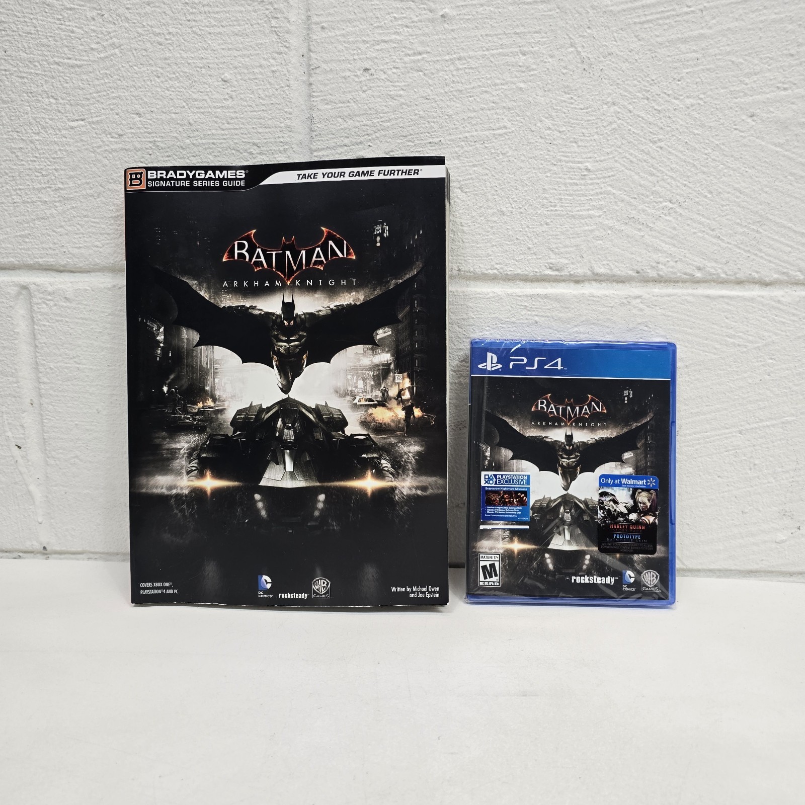 PlayStation 4 Batman Arkham Knight Game + Official Strategy Guide Book