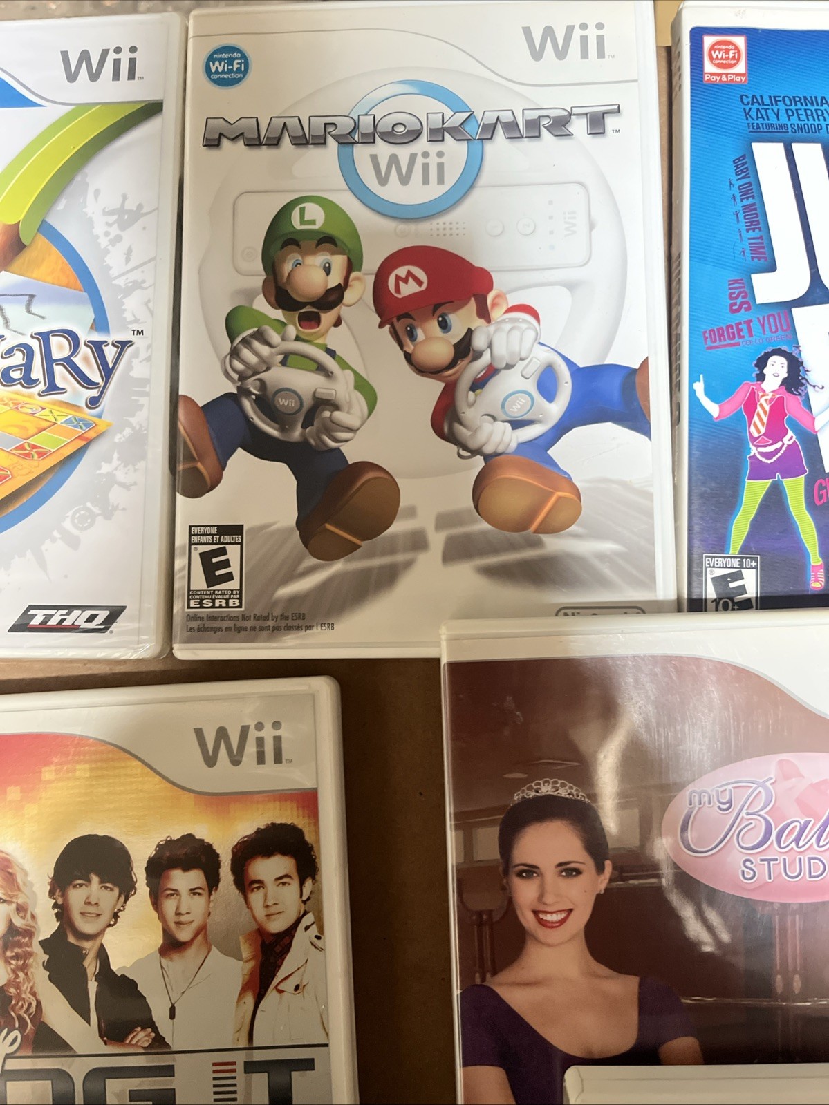 Nintendo Wii 12 Games LOT Bundle Mario Cart +11 More See Pics Pictionary Sealed